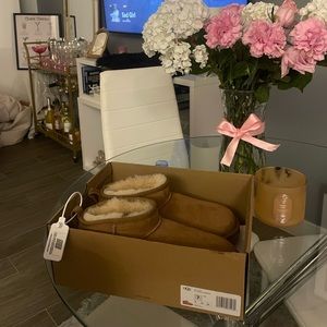 UNWORN !! brand new Ultra Mini Uggs size 7 !! 🤍🫶🏼